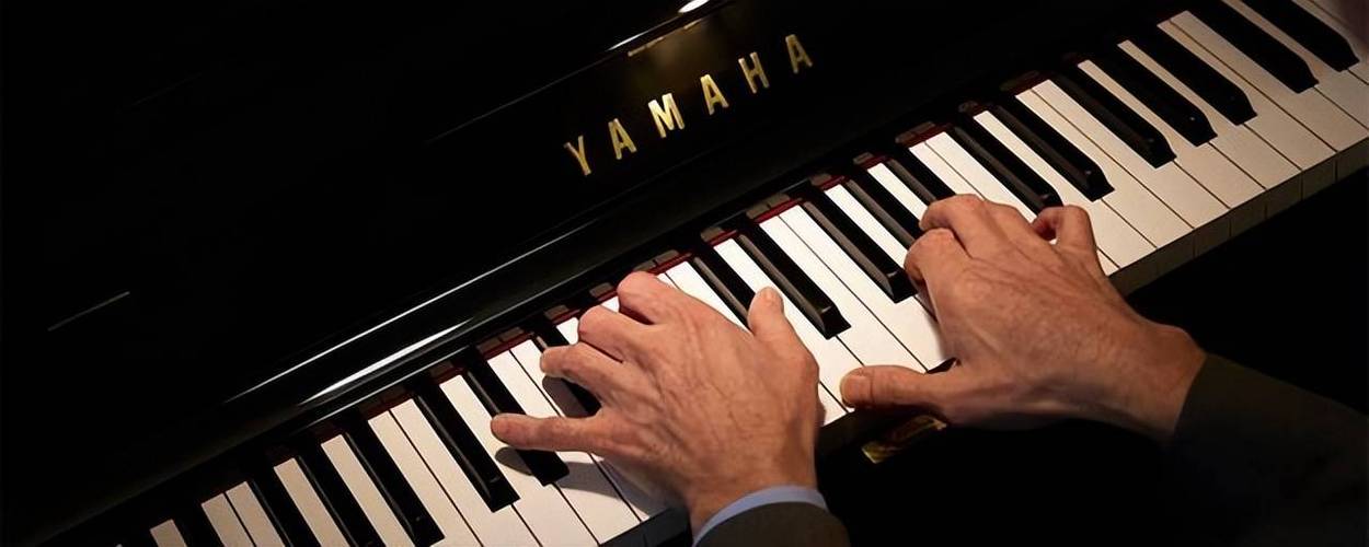 雅马哈人并不把钢琴当作是一种产品乐器.为了更好地能够满足喜